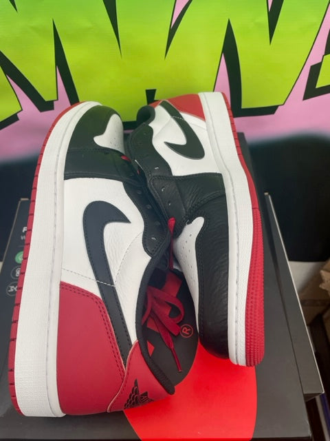 DS Jordan 1 Low OG Black Toe Size 9