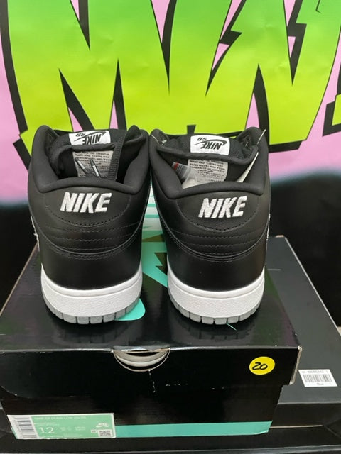 DS Nike SB Dunk Supreme Black Silver Size 12